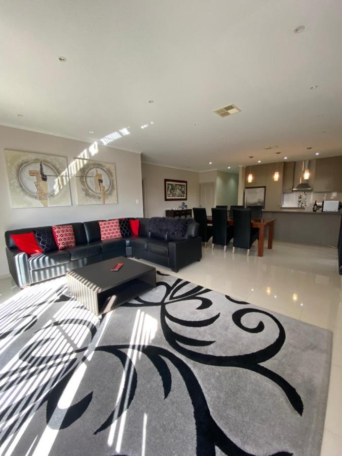 คาซาวีโน ลักซัวรี วิลลา Villa แมคลาเรนเวล ภายนอก รูปภาพ