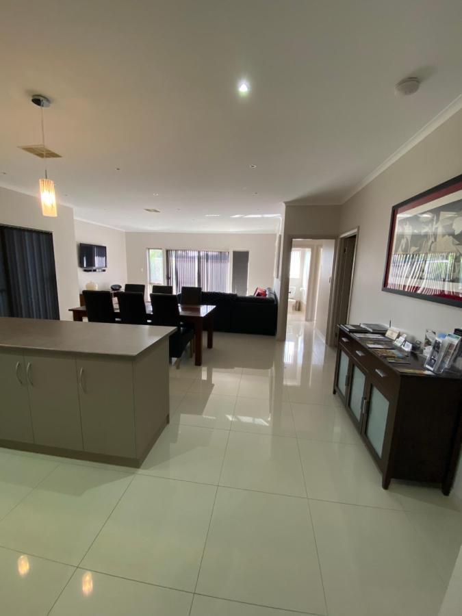 คาซาวีโน ลักซัวรี วิลลา Villa แมคลาเรนเวล ภายนอก รูปภาพ
